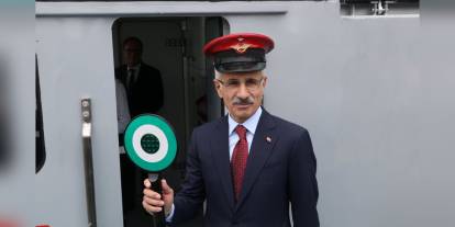 Uraloğlu: 5 milli elektrikli lokomotif ve 2 milli elektrikli tren seti TCDD'ye teslim edildi