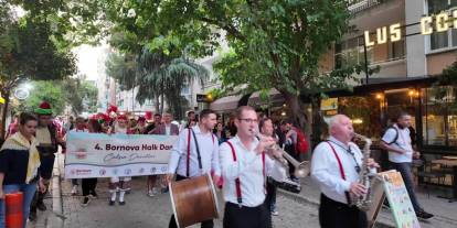 Bornova Halk Dansları Festivali devam ediyor