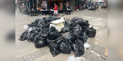 İzmir'de grev üçüncü gününde: Konak'ta çöpler birikti