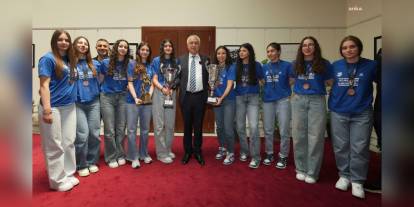 Adana Büyükşehir Belediye Başkanı Karalar, U18 Kızlar Basketbol Takımı'nı ağırladı