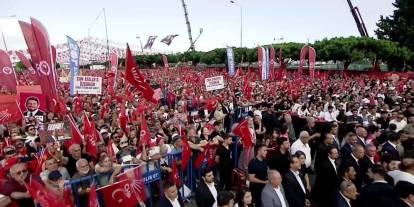 Antalya'da CHP mitingi: Böcek'ten İmamoğlu'na selam