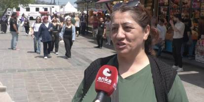 Eminönü'nde bayram alışverişi durgun: Yüksek fiyatlar vatandaşı çarşıdan uzak tutuyor