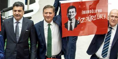 Murat Emir: İmamoğlu'nun posterini TBMM'de açtı