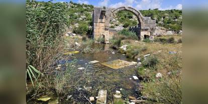 Antalya'da 1800 yıllık tarihi yapı arkeoparka dönüşüyor