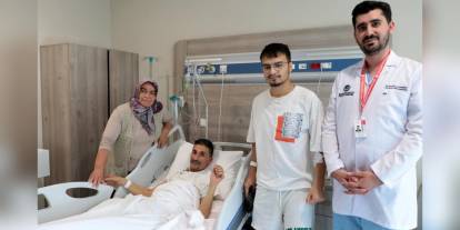 Ankara'da baba, oğlunun karaciğerini nakletti: 'Yeniden doğdum'