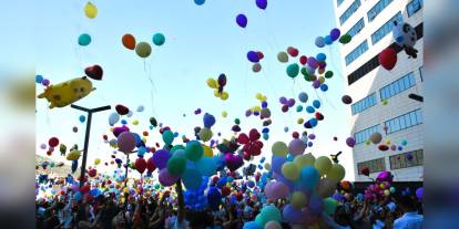 İzmir'de kanser tedavisi gören çocuklara balon seli