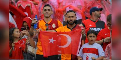 ABD'de binlerce Türk taraftar A Milli Takım'ı yalnız bırakmadı