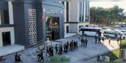 Çanakkale'de göçmen kaçakçılığı operasyonu: 23 tutuklama, 376 kaçak göçmen yakalandı