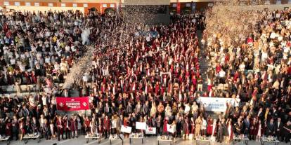 Hasan Kalyoncu Üniversitesi'nde görkemli mezuniyet töreni: 1657 öğrenci kep attı