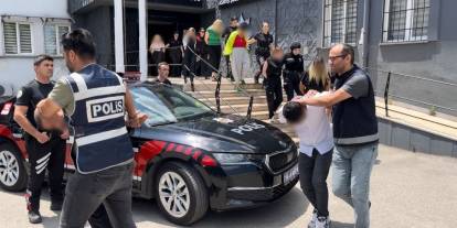 Bursa merkezli 3 ilde fuhuş operasyonu: 15 gözaltı, 34 kadın kurtarıldı