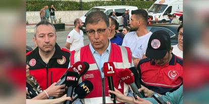 İzmir'de hastane yanındaki depoda yangın: 75 hasta tahliye edildi