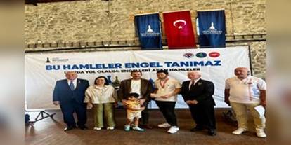 İzmir'de görme engelliler satrançta yarıştı