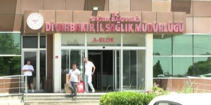 Diyarbakır'da maaş kesintisi protestosu: Sağlık Bakanı'na istifa çağrısı