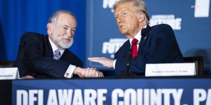 Trump, Huckabee'nin mesajını paylaştı: 'Bayrağımız inmeyecek'