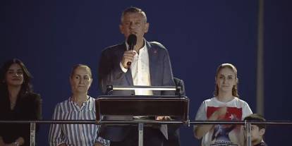 Özgür Özel'den Avcılar mitinginde sert eleştiriler