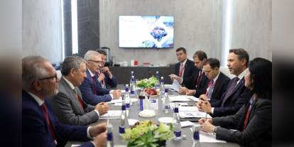 Bayraktar, Rusya'da Tatneft ve Gazprom ile görüştü