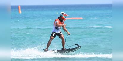 Çeşme'de Dünya Motosurf Şampiyonası başladı: 16 ülkeden 80 sporcu yarışıyor