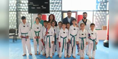 Aliağa'da 100 Taekwondo öğrencisi kuşak sınavını geçti: Uluslararası turnuvalara katılma hakkı kazandı