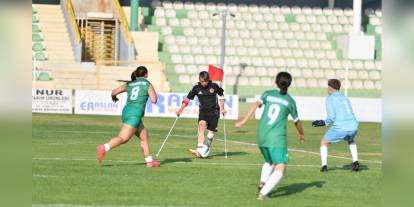 Kırşehir'de Ampute Milli Takımı, Kadın Futbol Takımıyla Karşılaştı: 7-3'lük Zafer