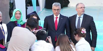 Sağlık Bakanı Memişoğlu: Sağlık Bilimleri Üniversitesi mezunlarına 'İnsanları sevin'