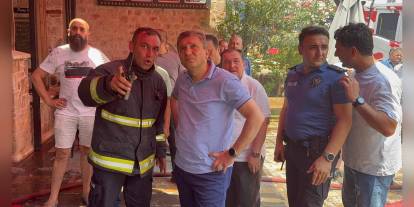 Antalya Kaleiçi'nde yangın: 3 bina zarar gördü