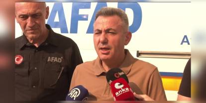 İzmir'de geniş alanlı orman yangını: Vali Elban, 'Rüzgar nedeniyle havadan müdahale kısıtlı'