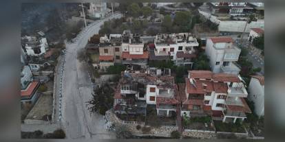 İzmir'de orman yangını sürüyor: 5 köy ve 2 mahalle tahliye edildi