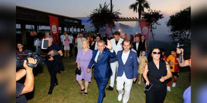Antalya'da Galatasaray şampiyonluğu kutlandı: Dron gösterisi ve ünlü isimler