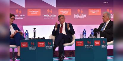 Davutoğlu Atina'da: Gazze insani bir sorundur