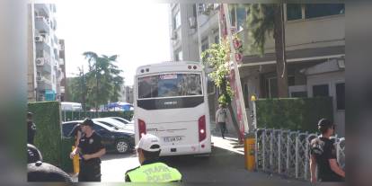 İzmir'de belediye soruşturması: 137 gözaltı, 10 kişi hastanede