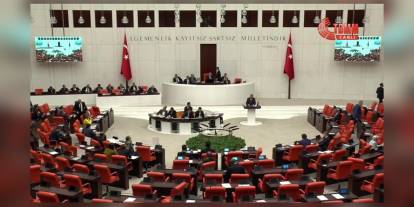 Özdağ'dan torba yasaya sert eleştiri: 'Yangından mal kaçırır gibi'
