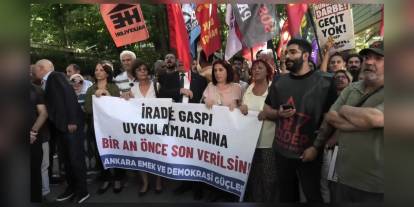 Ankara'da CHP'li belediyelere yönelik operasyonlar protesto edildi