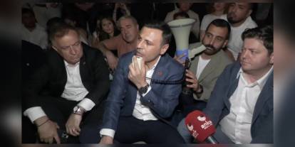 İstanbul'da CHP'liler oturma eylemi yaptı: 'Bodrum katında uyuşturucu kokuları içinde bekletiliyorlar'