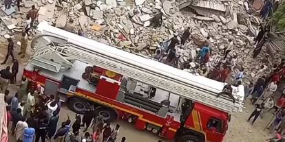 Karaçi'de çöken binada ölü sayısı 27'ye yükseldi