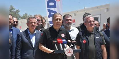 Yerlikaya İzmir yangınından etkilenen bölgelere ziyaret gerçekleştirdi: 6 ayda ev teslimi