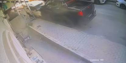 Başakşehir'de vinç kazası: 23 araç ve 1 bina hasar gördü