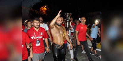 Orhan Okulu, Kırkpınar'da Başpehlivan Oldu: Tarihi Hamam Geleneklerini Devam Ettirdi