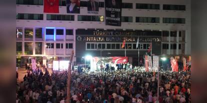 Antalya'da Böcek için miting: 'Torosların evladı dik duruyor'