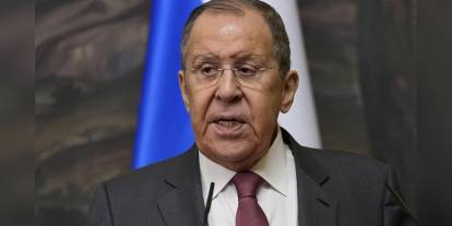Lavrov: İran'a zenginleştirilmiş uranyum konusunda yardımcı olabiliriz