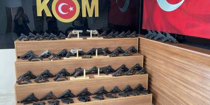 Şanlıurfa'da büyük silah operasyonu: 65 tabanca, 79 şarjör ve 50 mermi ele geçirildi