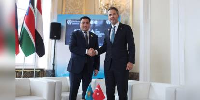 Bayraktar, Kazakistan Enerji Bakanı Akkenzhenov ile görüştü