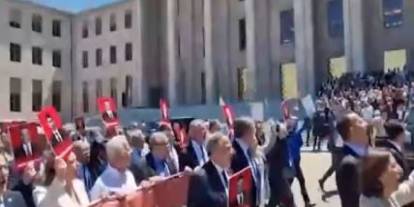 CHP'li ve AKP'li vekillerden slogan savaşı