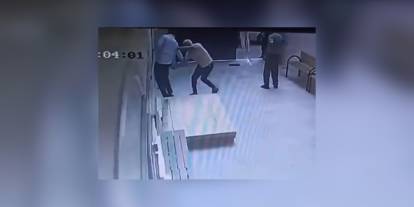 mersin'de cami avlusunda uyuşturucu kullanan şüpheli, müezzini bıçakladı