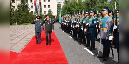 Orgeneral Metin Gürak, Kazakistan'da resmi temaslarda bulundu
