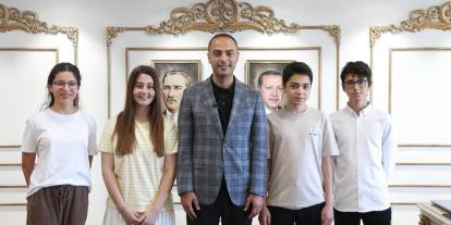 Gaziosmanpaşa'da 4 öğrenci LGS'de Türkiye birincisi oldu