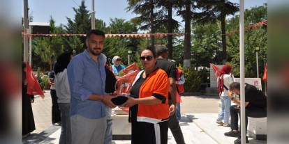 Niğde'de 750 kilometrelik bisiklet turu tamamlandı: Şehit Halisdemir'in kabrine şehit toprağı bırakıldı