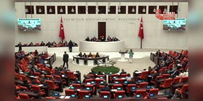 Dinçer'den zeytinliklere madencilik protestosu: 'Doğayı maden şirketlerine bağlıyorsunuz'