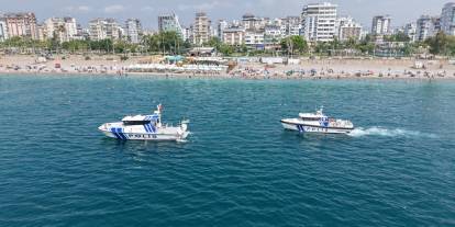 Antalya deniz polisi, turizm sezonunda 24 saat görevde: 3 dakikada müdahale