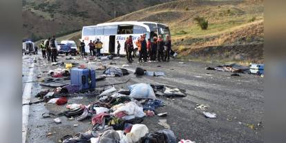 Sivas'ta otobüs kazası: 3 ölü, 24 yaralı