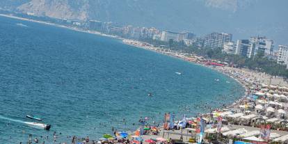 Antalya'da hissedilen sıcaklık 44,4 dereceye ulaştı: Cuma günü 45 derece bekleniyor